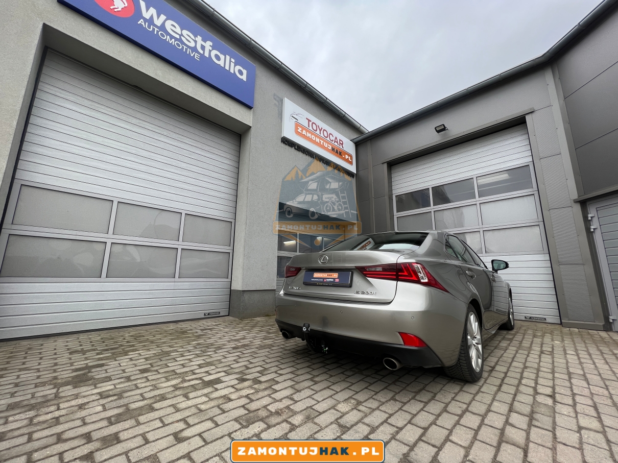 zdjecie z montaz haka holowniczego lexus is